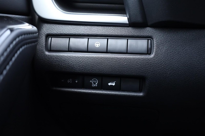 Nissan Rogue Vehicle Image 17