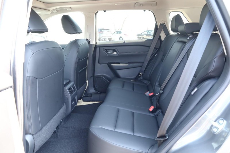 Nissan Rogue Vehicle Image 22