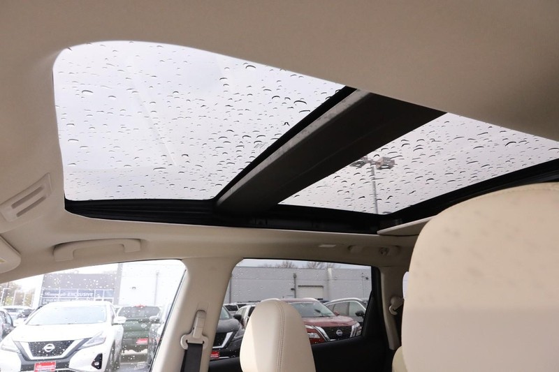 Nissan Murano Vehicle Image 09