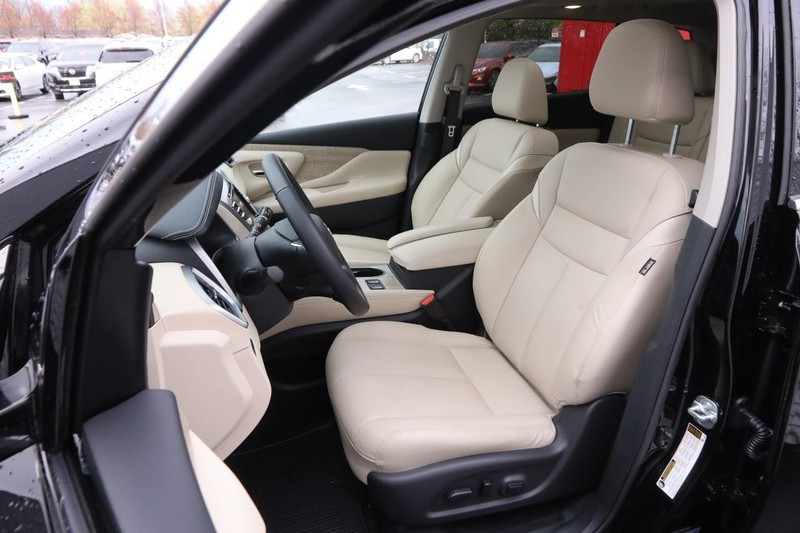 Nissan Murano Vehicle Image 10