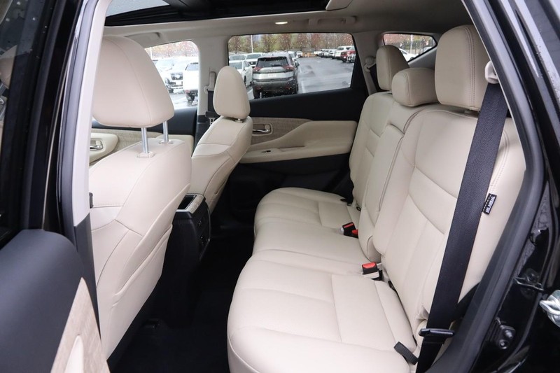 Nissan Murano Vehicle Image 11