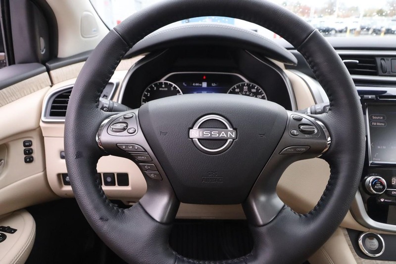 Nissan Murano Vehicle Image 12