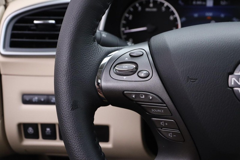 Nissan Murano Vehicle Image 13