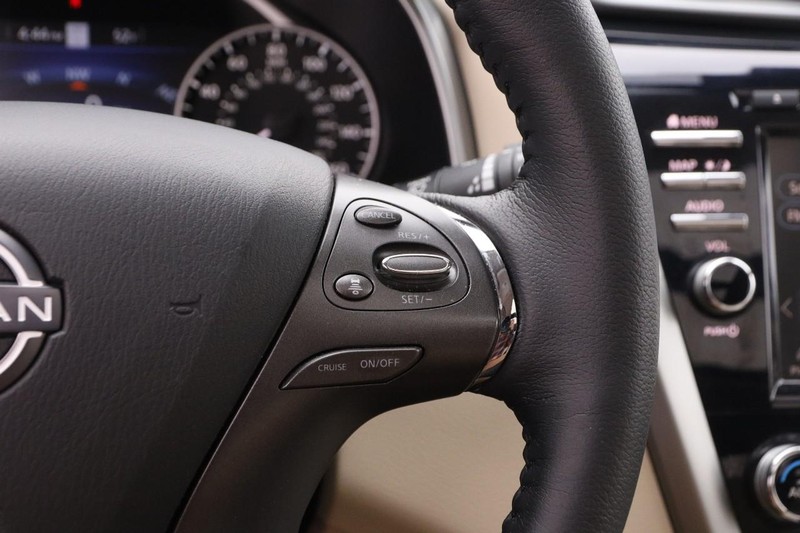 Nissan Murano Vehicle Image 14