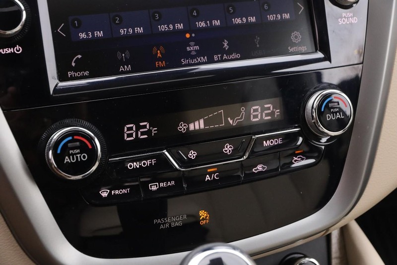Nissan Murano Vehicle Image 18