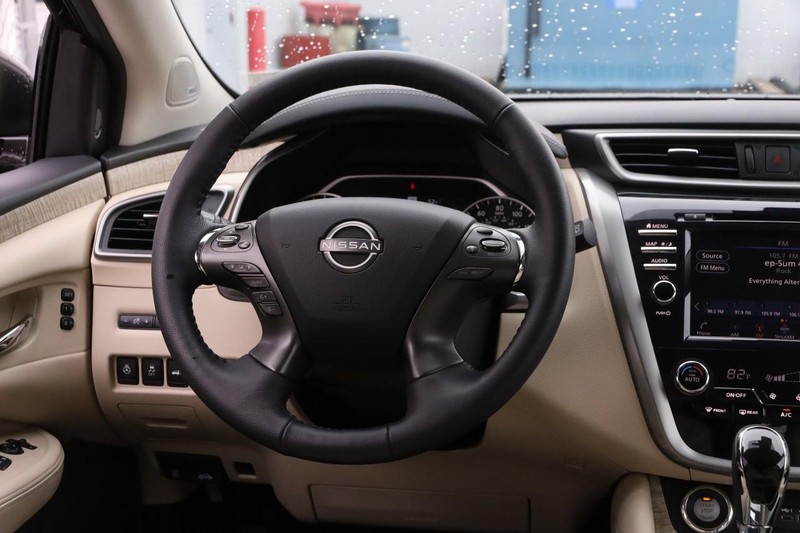 Nissan Murano Vehicle Image 24