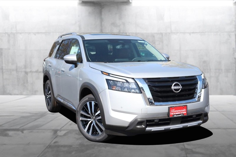 Nissan Pathfinder Vehicle Image 02