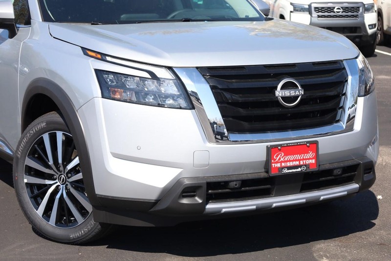 Nissan Pathfinder Vehicle Image 03