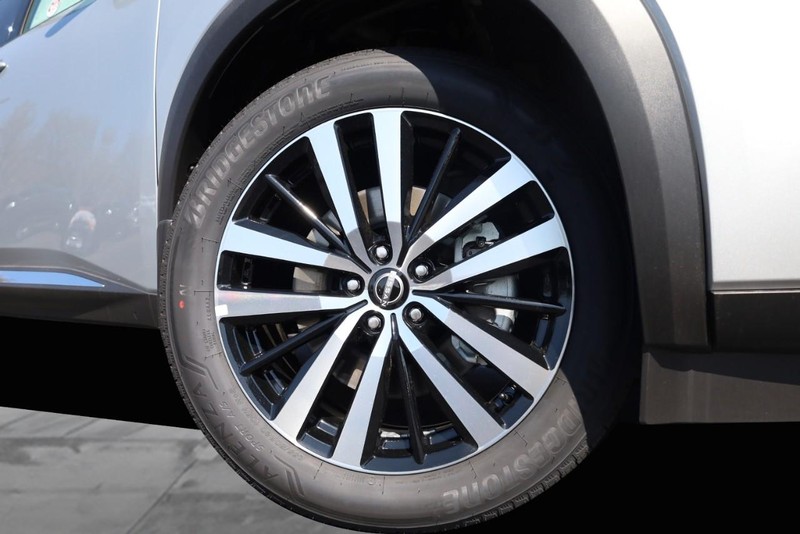 Nissan Pathfinder Vehicle Image 04