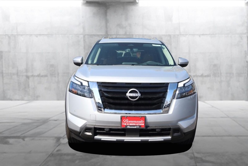 Nissan Pathfinder Vehicle Image 05