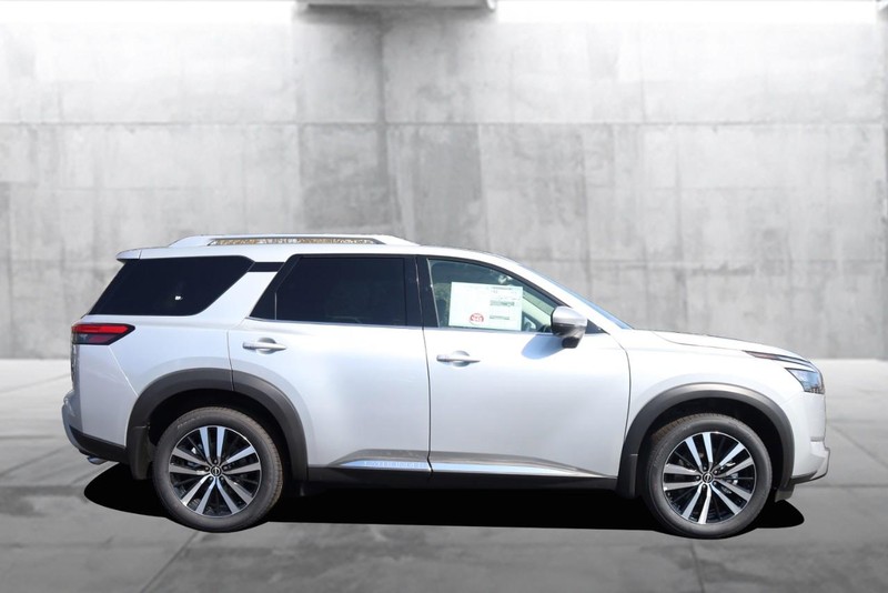 Nissan Pathfinder Vehicle Image 06