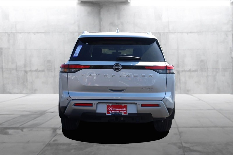 Nissan Pathfinder Vehicle Image 07
