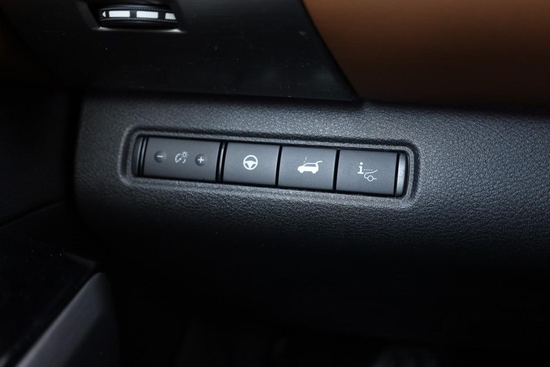 Nissan Pathfinder Vehicle Image 18