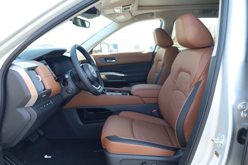 Nissan Pathfinder Vehicle Image 21