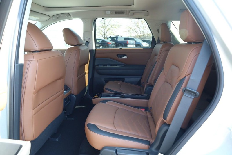Nissan Pathfinder Vehicle Image 23