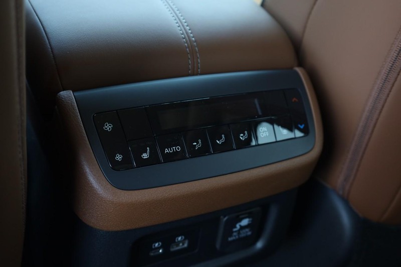Nissan Pathfinder Vehicle Image 24