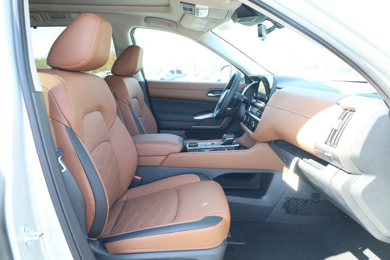 Nissan Pathfinder Vehicle Image 29