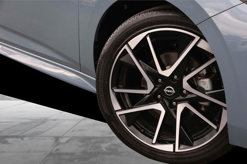 Nissan Sentra Vehicle Image 03