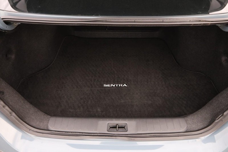 Nissan Sentra Vehicle Image 07
