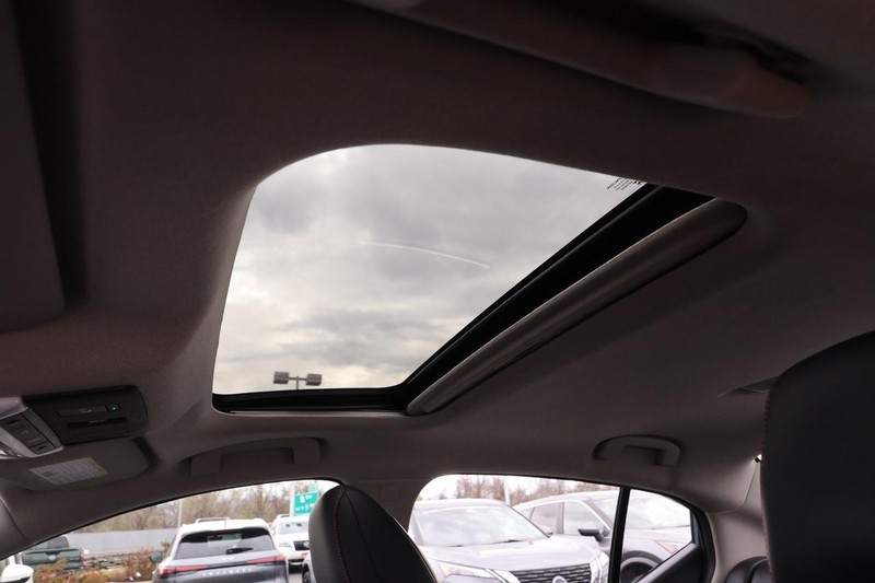 Nissan Sentra Vehicle Image 08