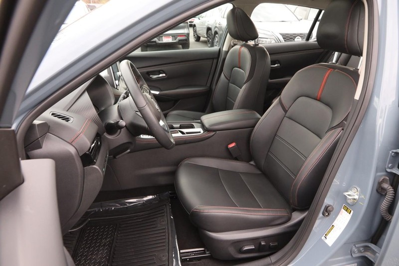 Nissan Sentra Vehicle Image 09