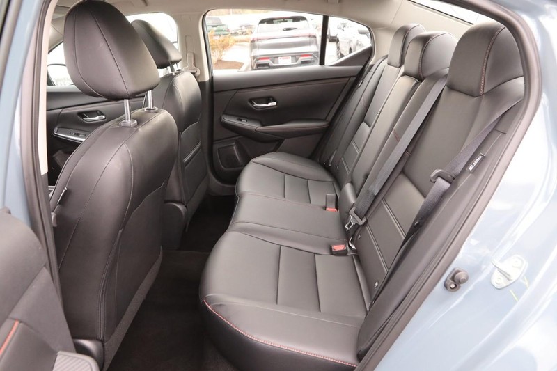 Nissan Sentra Vehicle Image 10