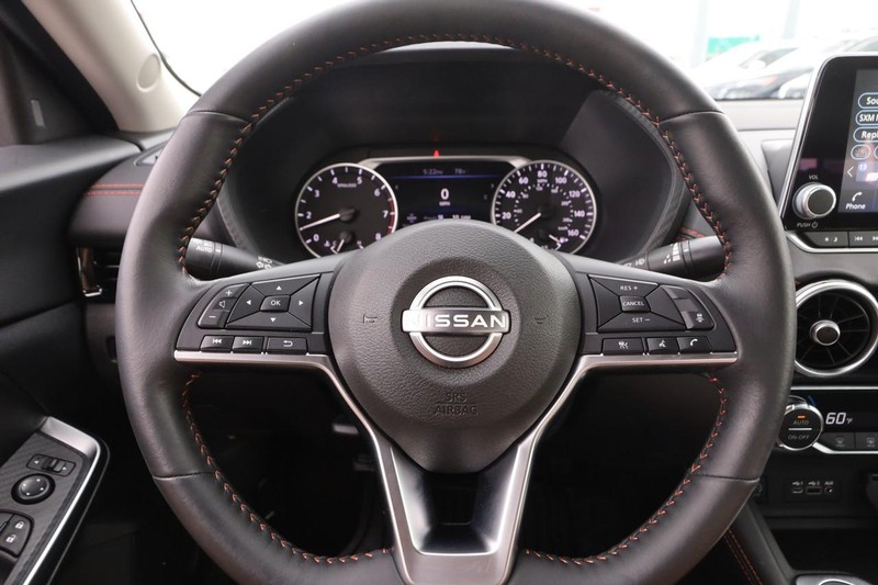 Nissan Sentra Vehicle Image 11