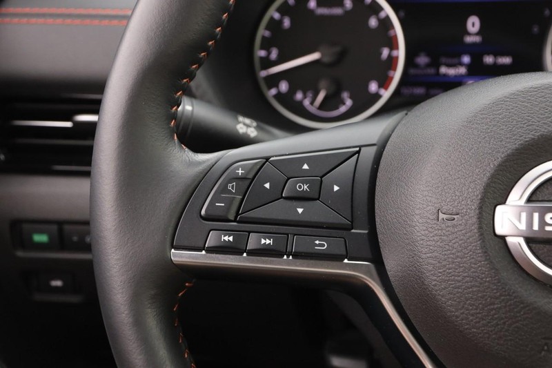 Nissan Sentra Vehicle Image 12