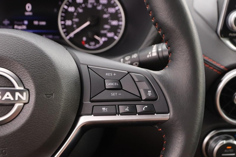 Nissan Sentra Vehicle Image 13