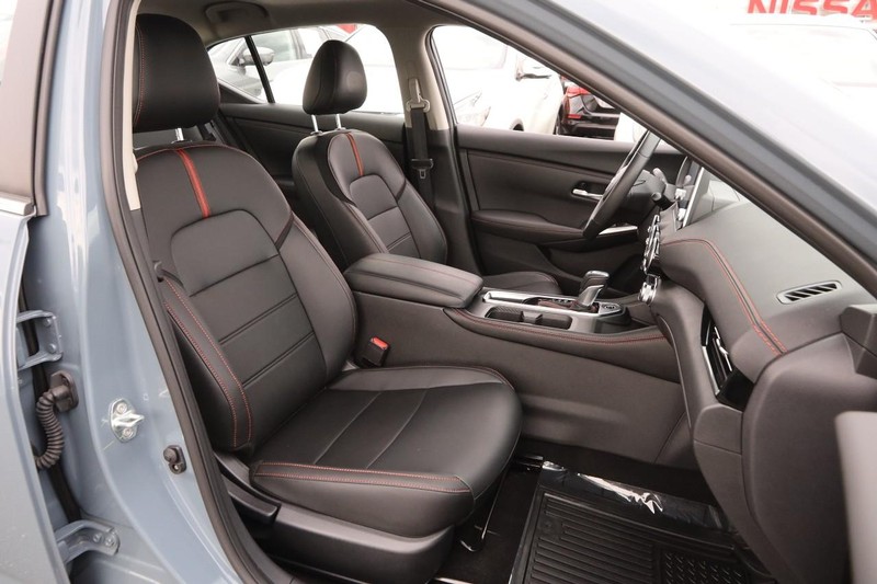 Nissan Sentra Vehicle Image 25