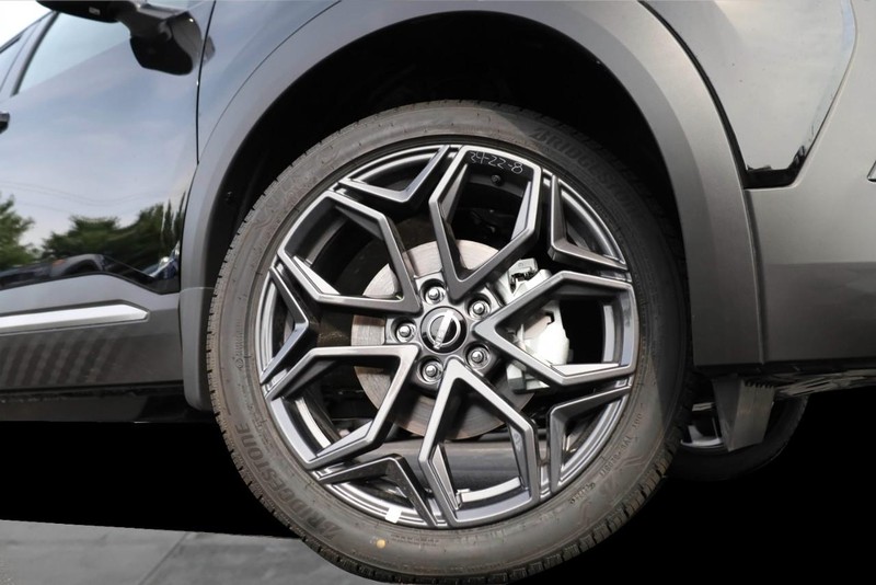 Nissan Kicks Vehicle Image 03