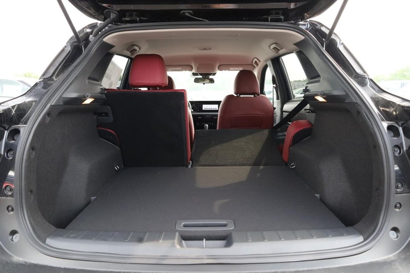 Nissan Kicks Vehicle Image 08
