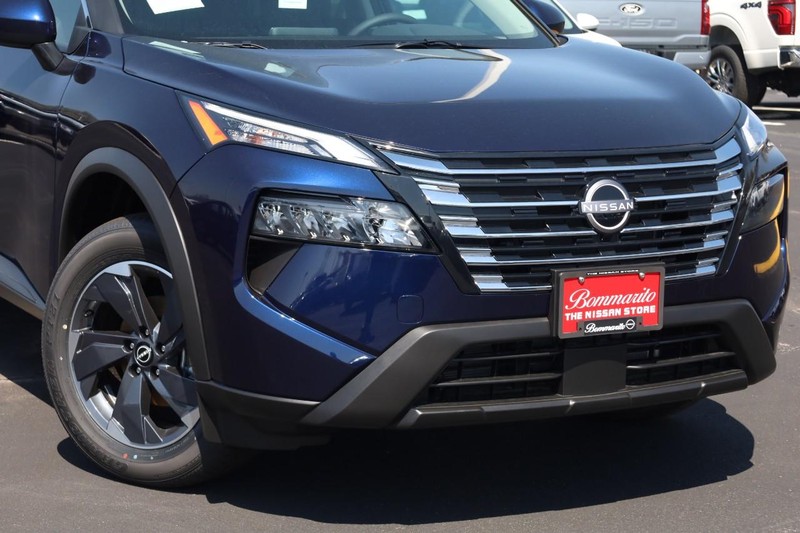 Nissan Rogue Vehicle Image 03