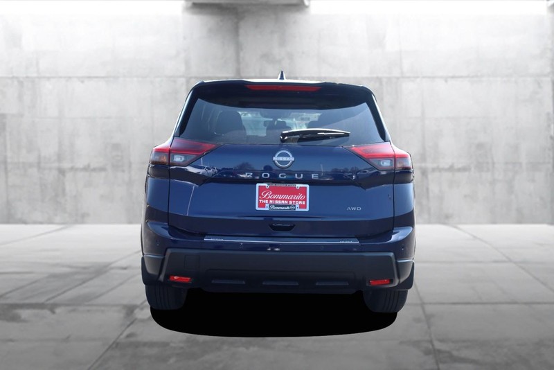 Nissan Rogue Vehicle Image 07