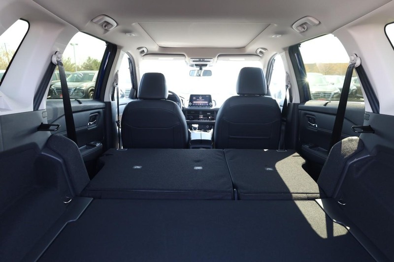 Nissan Rogue Vehicle Image 09