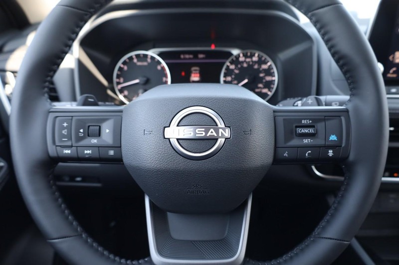 Nissan Rogue Vehicle Image 10