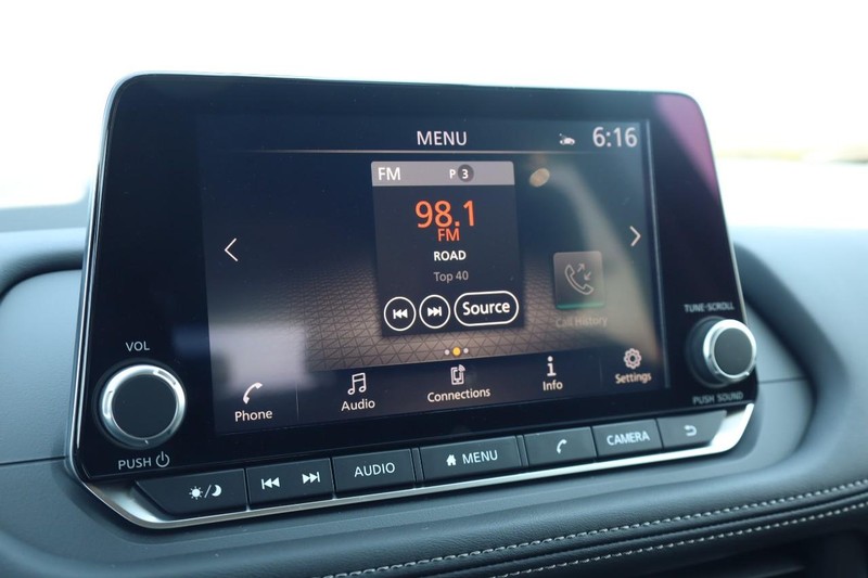 Nissan Rogue Vehicle Image 13