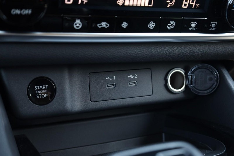 Nissan Rogue Vehicle Image 16