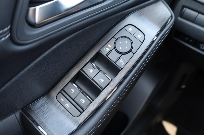Nissan Rogue Vehicle Image 19