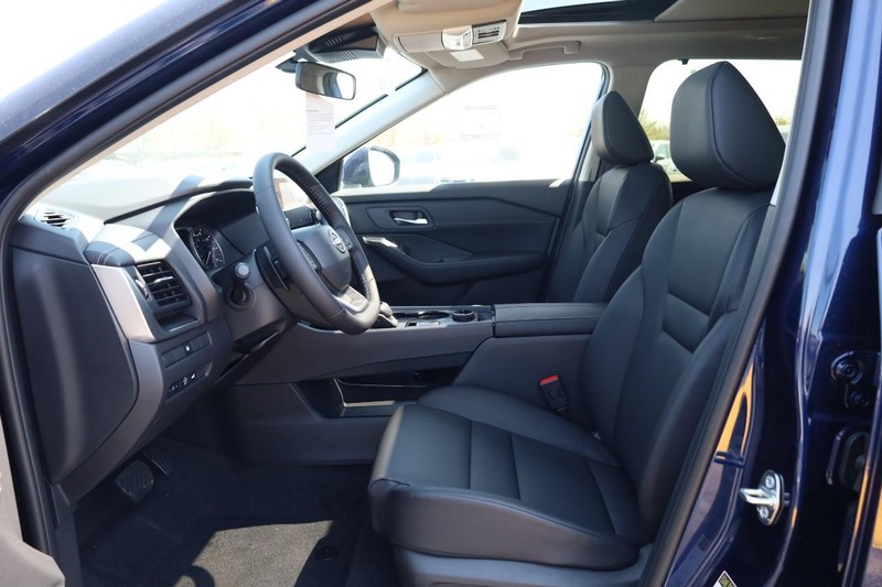 Nissan Rogue Vehicle Image 21