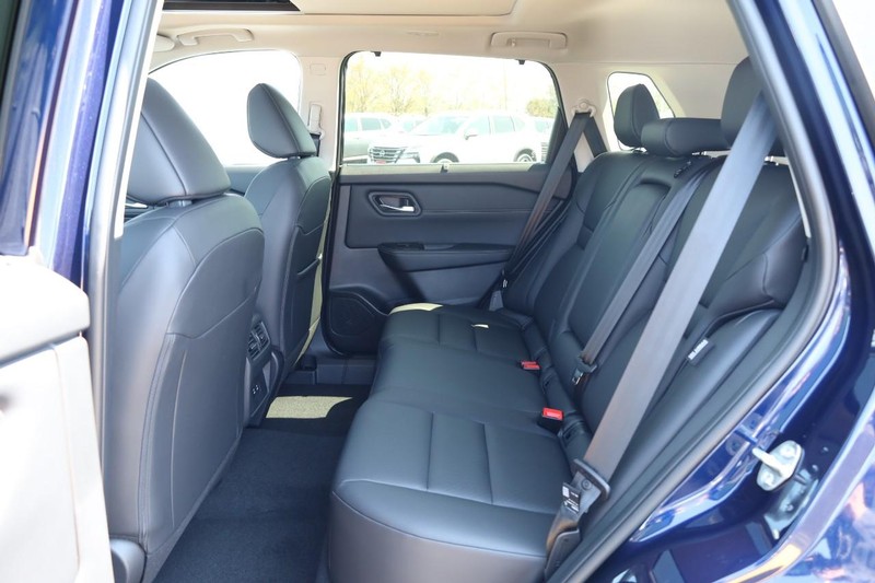 Nissan Rogue Vehicle Image 23