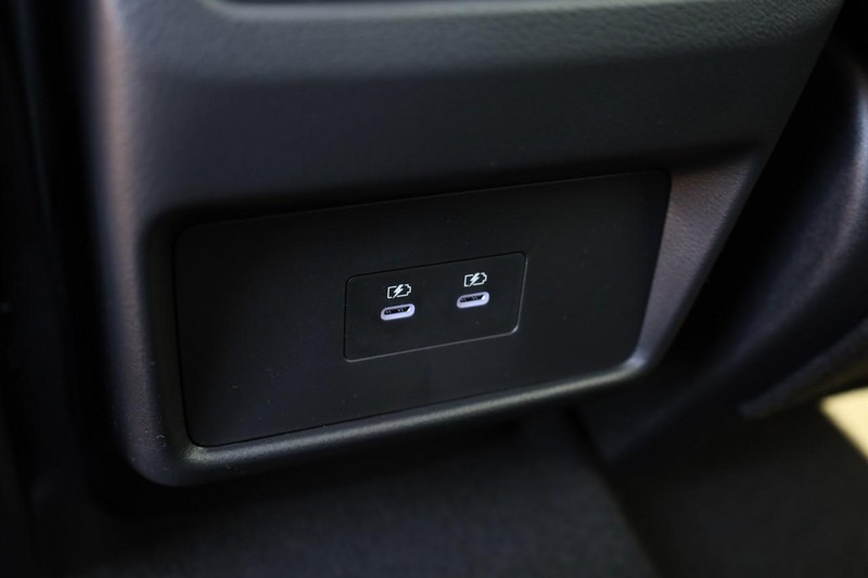 Nissan Rogue Vehicle Image 24