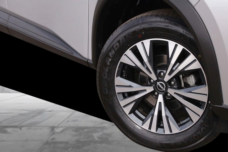 Nissan Rogue Vehicle Image 03