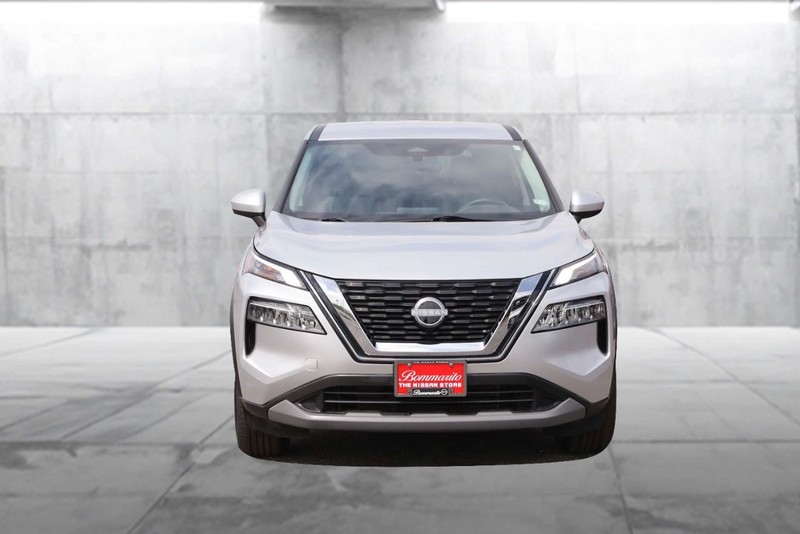 Nissan Rogue Vehicle Image 04