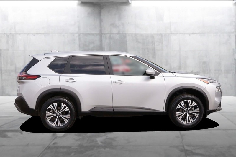 Nissan Rogue Vehicle Image 05