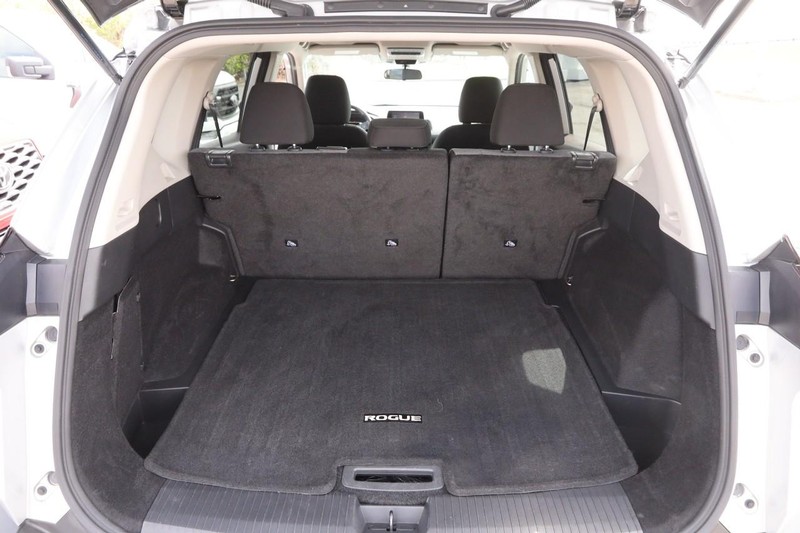 Nissan Rogue Vehicle Image 07