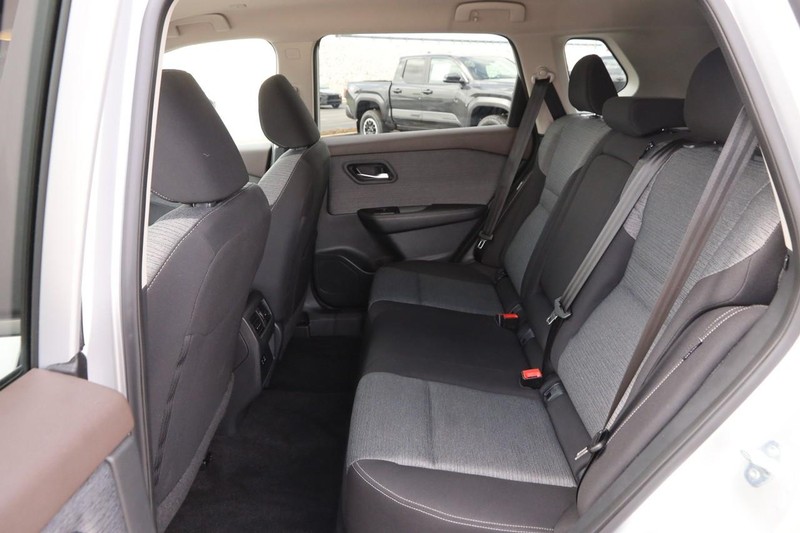 Nissan Rogue Vehicle Image 09
