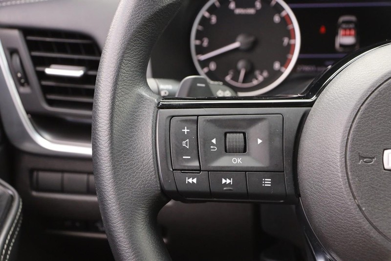 Nissan Rogue Vehicle Image 11