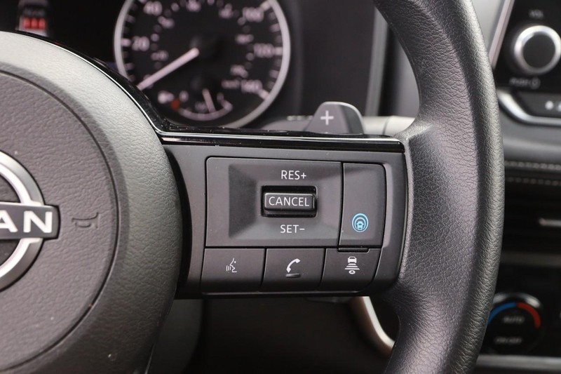 Nissan Rogue Vehicle Image 12