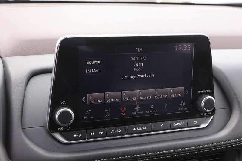 Nissan Rogue Vehicle Image 15